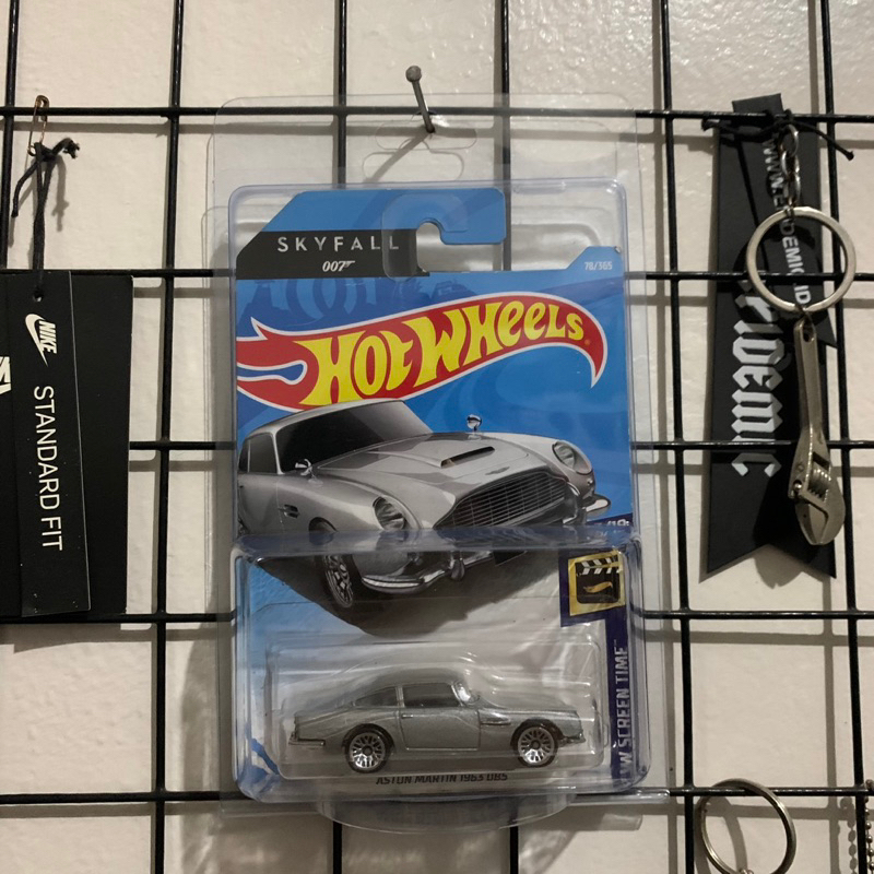 Hot Wheels Aston Martin 1963 DBS Skyfall 007