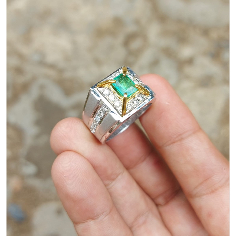 cincin berlian pria vs batu jambrud colombia
