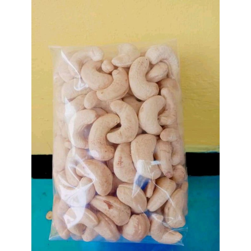 

kacang mete mentah 500 gram