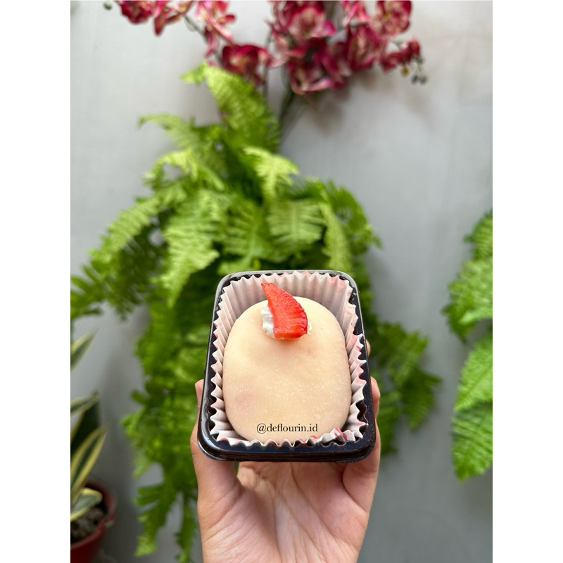 

MADE BY ORDER [TERMURAH] Ichigo Daifuku/Mochi/Mochi Strawberry/Mochi Strawberry/Mochi Bite Bandung by @deflourin.id