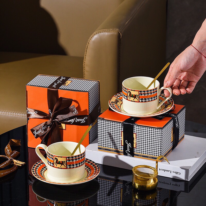 

Cangkir Gelas Keramik Mewah / Royal H Luxury Ceramic Mug Cup