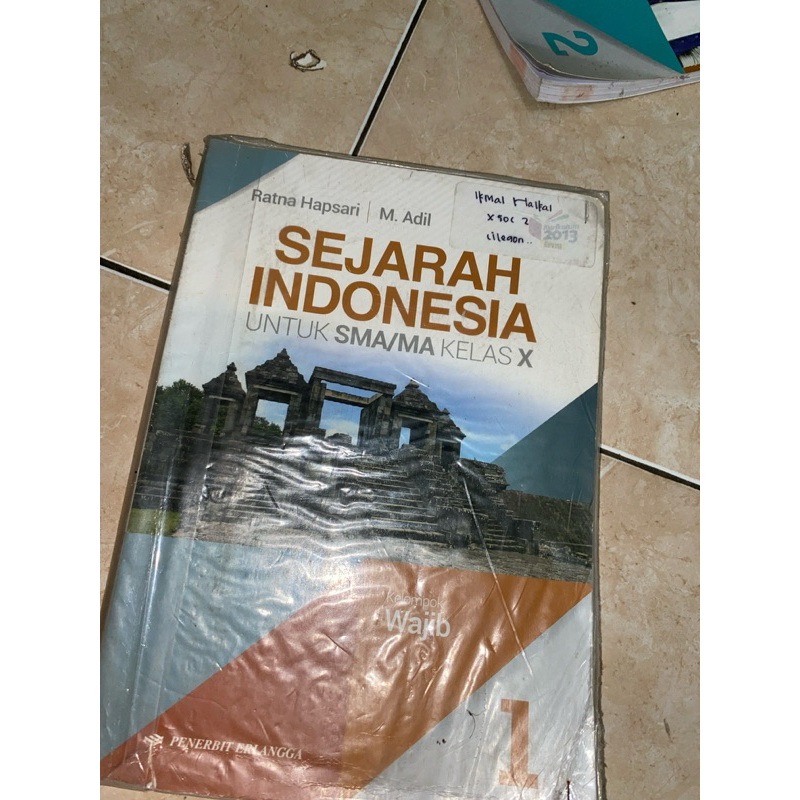 

BUKU SEJARAH INDONESIA UNTUK SMA KELAS X KELOMPOK WAJIB.