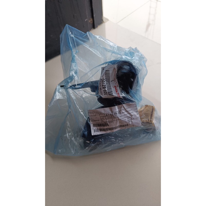 Engine mounting toyota agya
