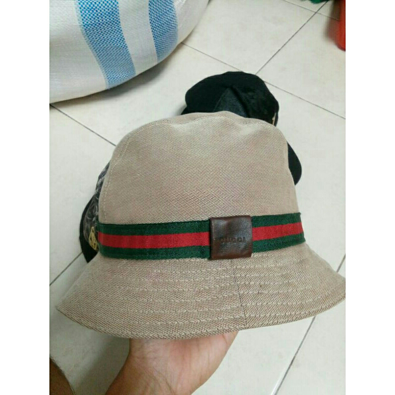 Topi bucket gucci