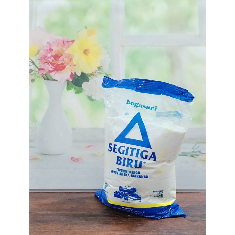 

tepung terigu segitiga bogasari ( 1 kg )