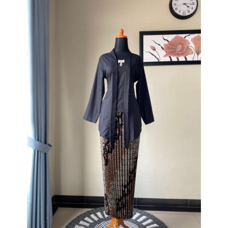 SQ Nozamstore~One Set Kebaya Katun Polos Kutubaru Rok Plisket Batik/kebaya katun/kebaya adem/kebaya
