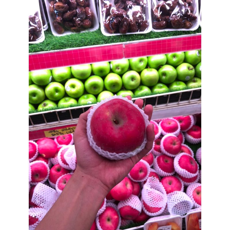 

Buah Apel Fuji Jepang Asli