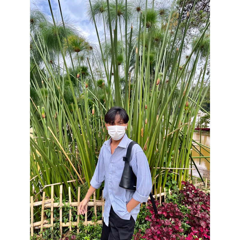 kemeja biru garis garis