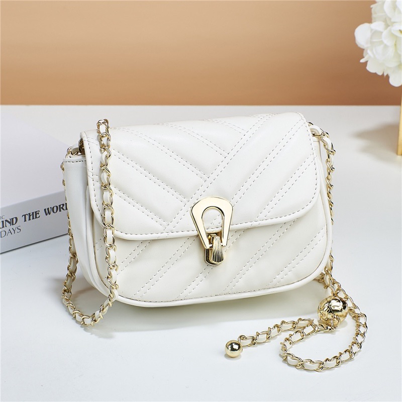 TAS SELEMPANG PUTIH TALI RANTAI