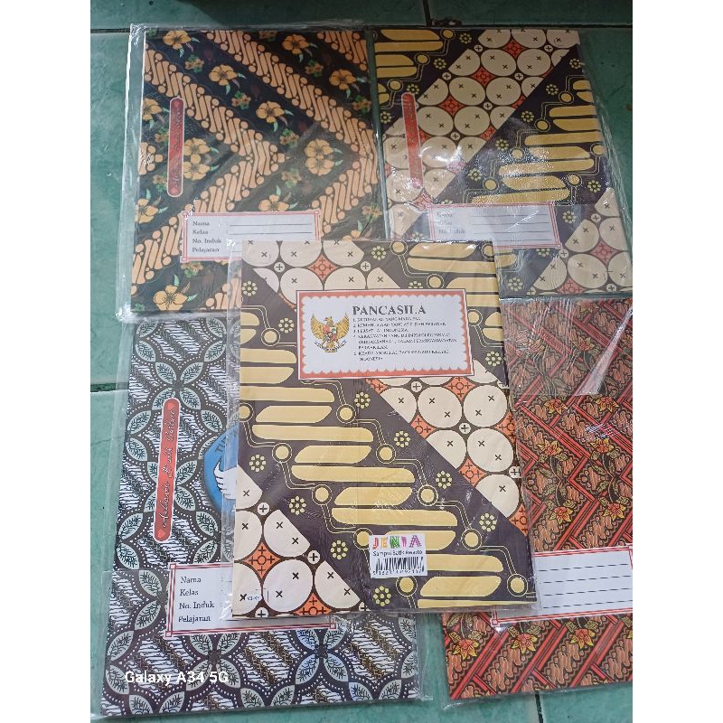 

SAMPUL BUKU TULIS BATIK UKURAN KWARTO [SIDU , VISION, KIKY]