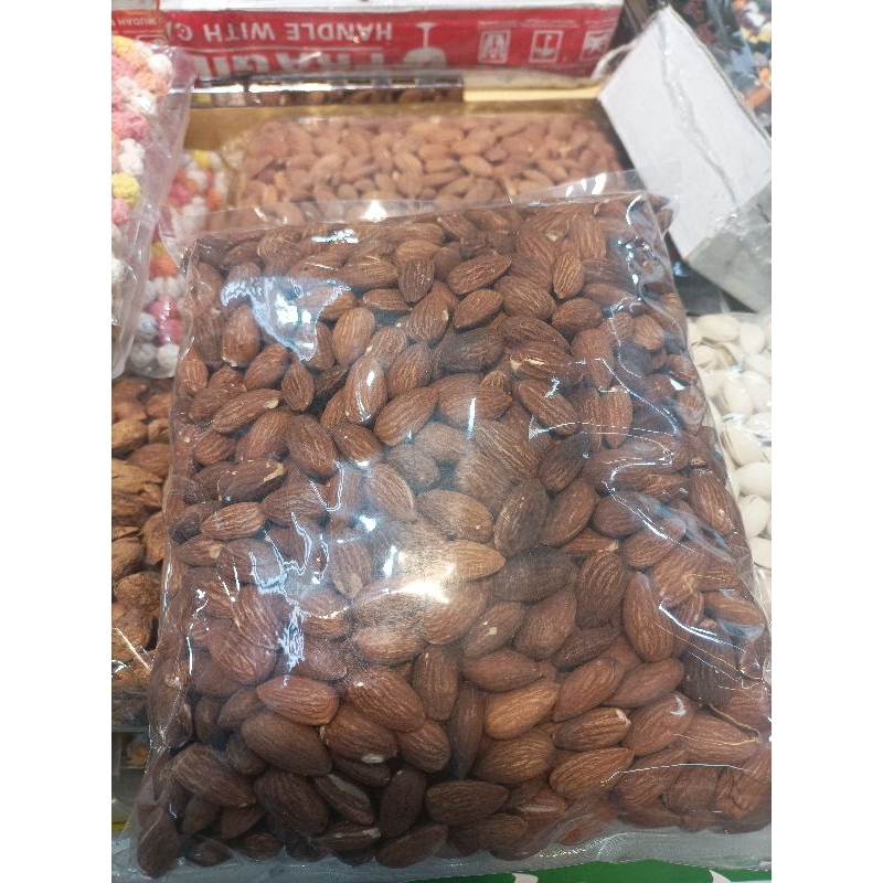 

kacang almon panggang