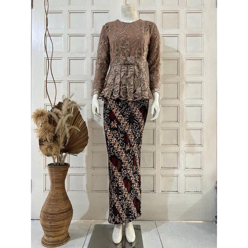 Setelan Kebaya Cantika/Setelan Kebaya Wisuda/Setelan Kebaya Modern