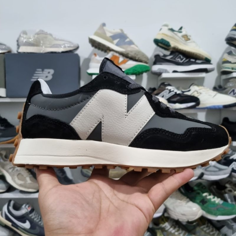 New Balance 327 Moonbeam BNIB