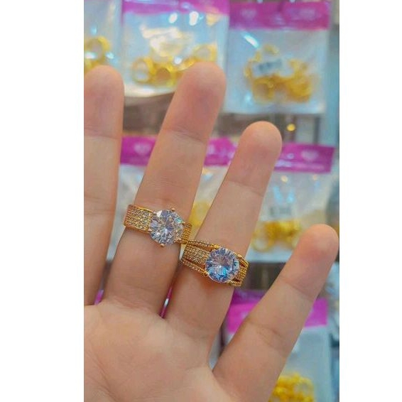 Cincin replika berlian