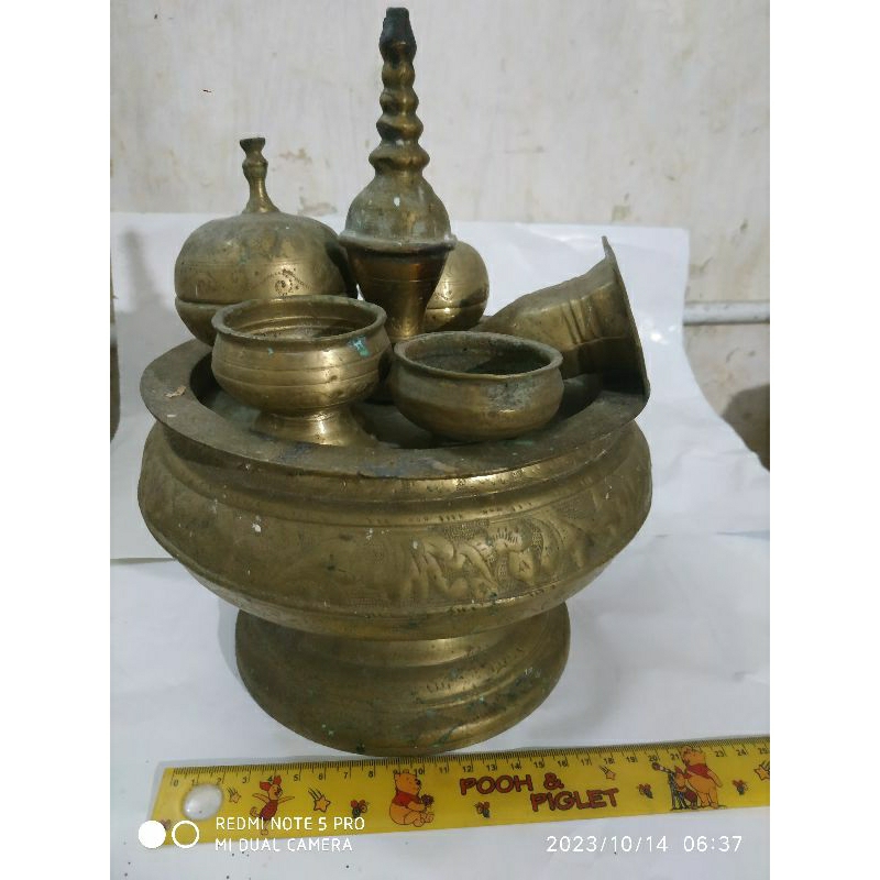 tempat sirih/ kinangan kuningan jadul asli ukir