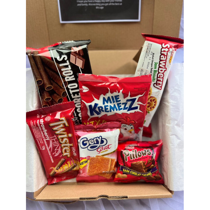 

hampers wisuda snack warna merah hampers ulang tahun