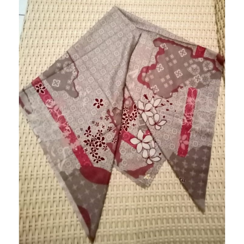 HIJAB SEGI EMPAT VOAL MOTIF AZARA