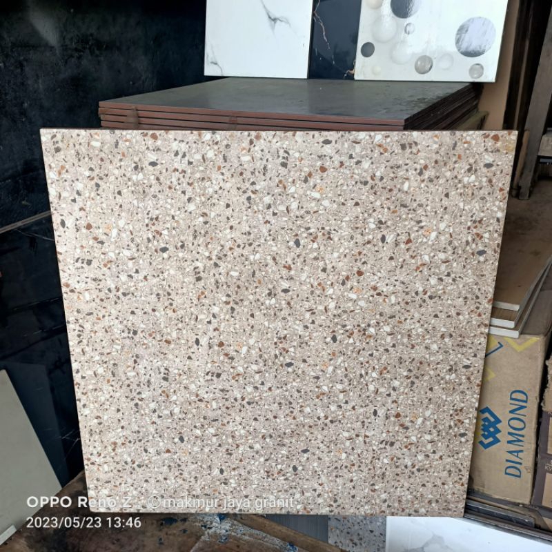 KERAMIK LANTAI 50x50 KASAR TERASO BROWN  KIA