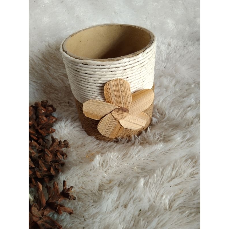 

TEMPAT PENSIL PELEPAH PISANG prakarya kerajinan rustic