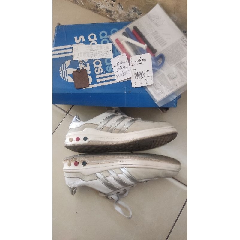 Sepatu adidas Galaxy Spezial