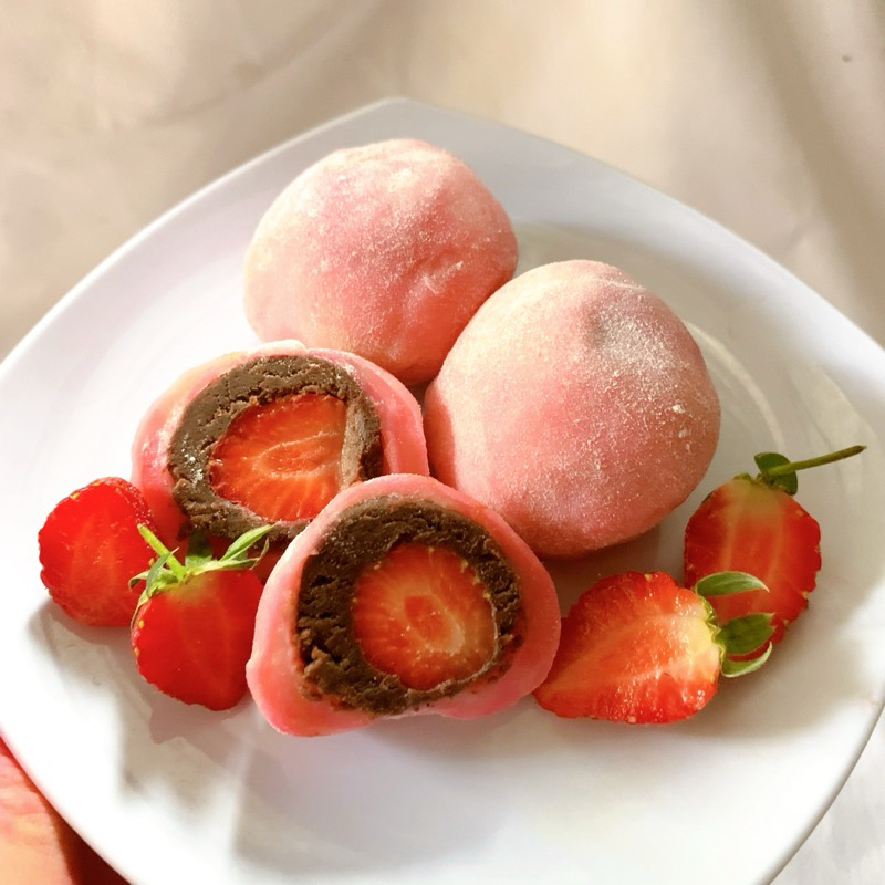 

ICHIGO DAIFUKU | MOCHI CHOCO STRAWBERRY by Eternally Dessert