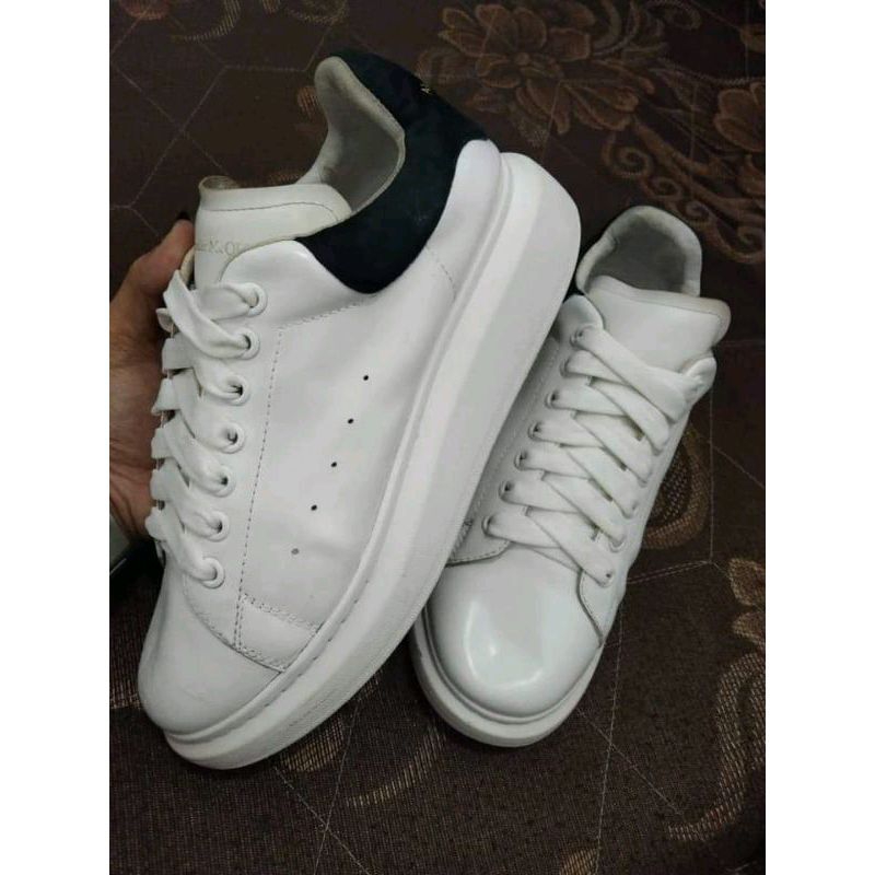 Sepatu Alexander McQueen pria