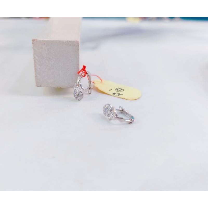 Anting Putih Fashion