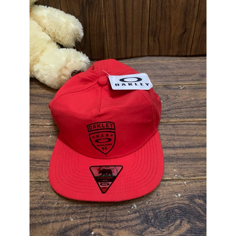 TOPI OAKLEY ORIGINAL FOUNDATION CAP SNAPBACK RED