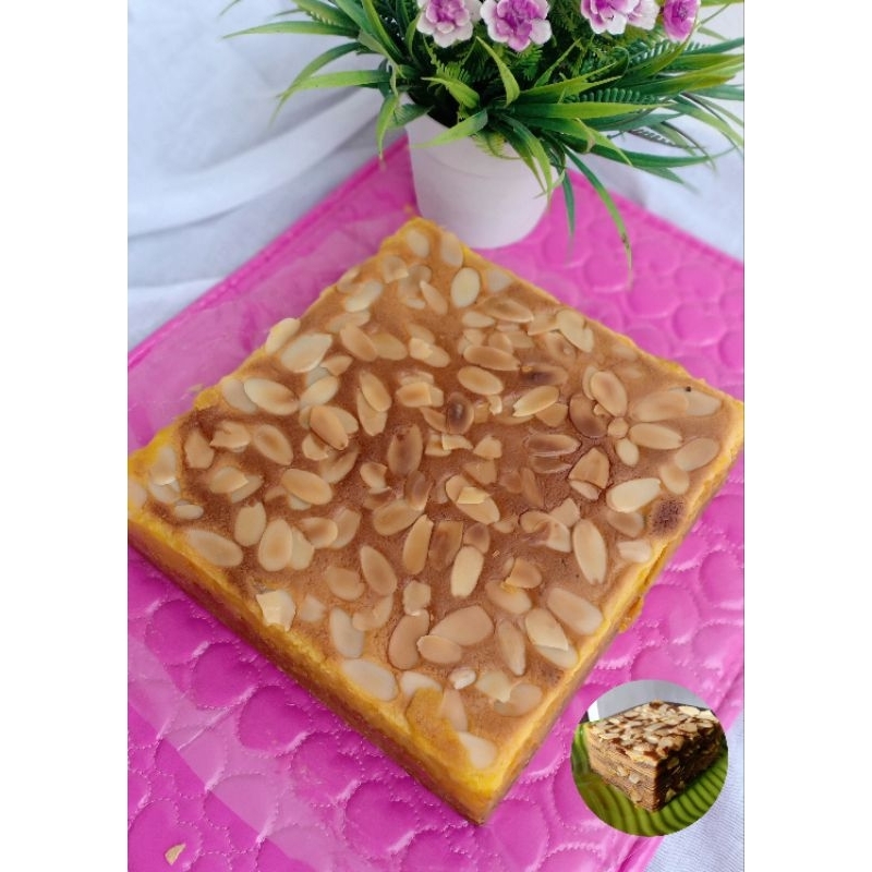 

Lapis Almond Asli Singkawang