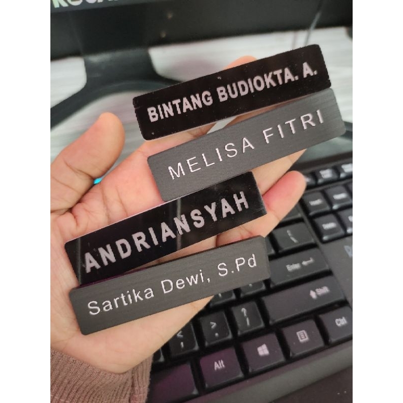 

Nama Name Tag Grafir