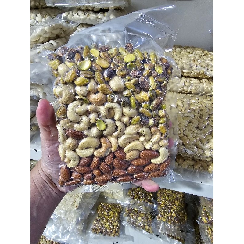 

QH MIX NUT ROASTED ISI 3 MACAM ALMOND MEDE PISTACHIO KUPAS 300gr