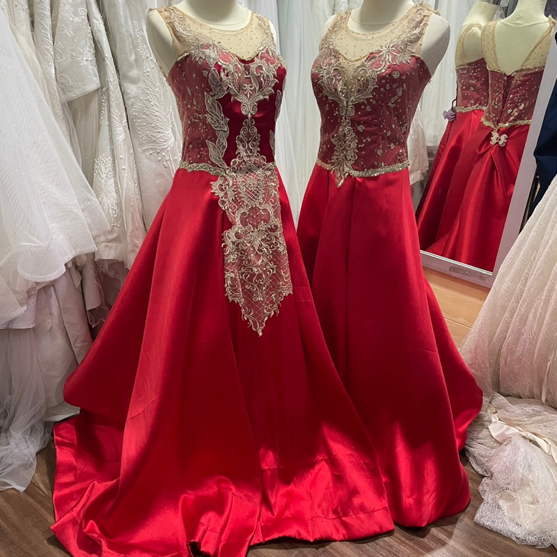 sepasang gaun pesta mama merah gold