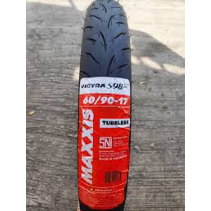 Maxxis Victra 60/90-17 free pentil