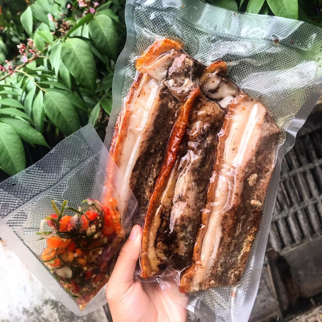 

[UNTUK PENGIRIMAN JAUH / LUAR KOTA] PO 1-2 HARI 250GR Babi panggang crispy / roasted pork belly / siobak