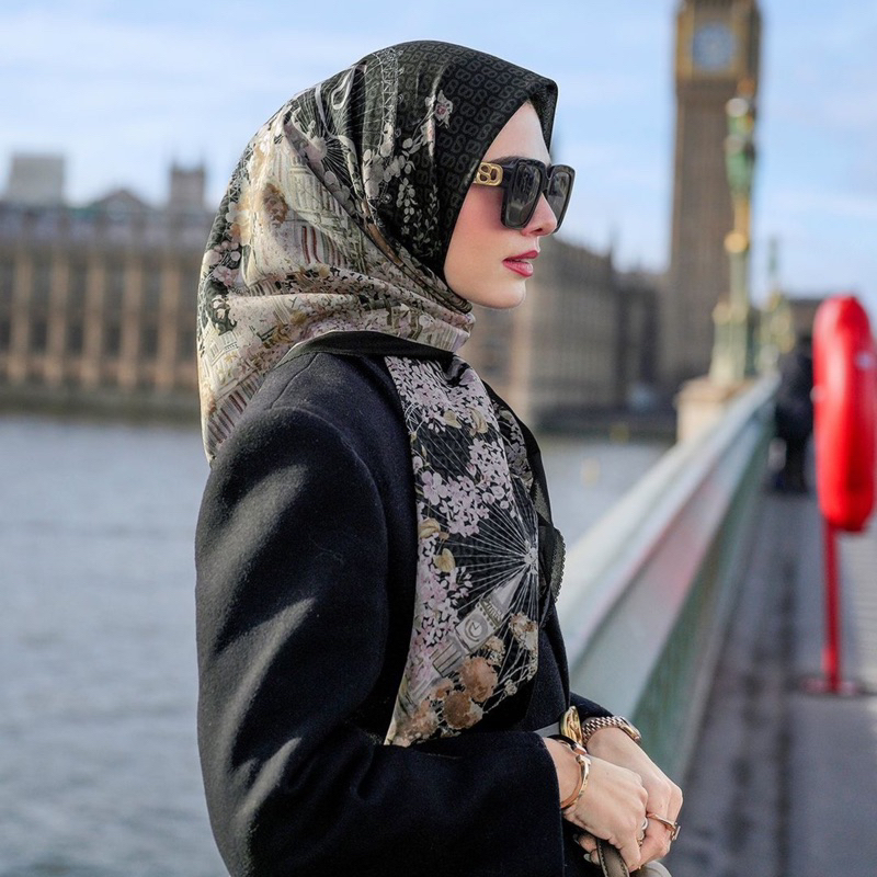 British Series 2.0 Buttonscarves - Royal Guard