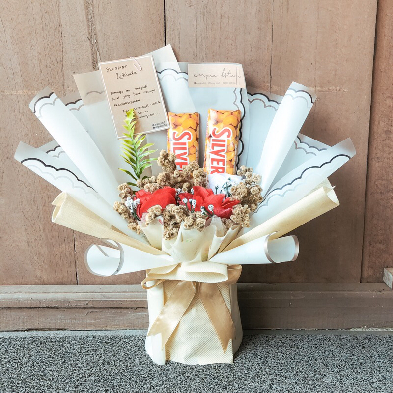 BUCKET BUNGA COKLAT SILVERQUEEN WISUDA
