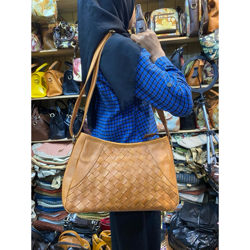 sling bag / tas selempang kulit sapi asli termurah by moje jogja