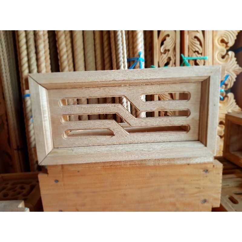 Descend Loster Kayu 15X30Cm