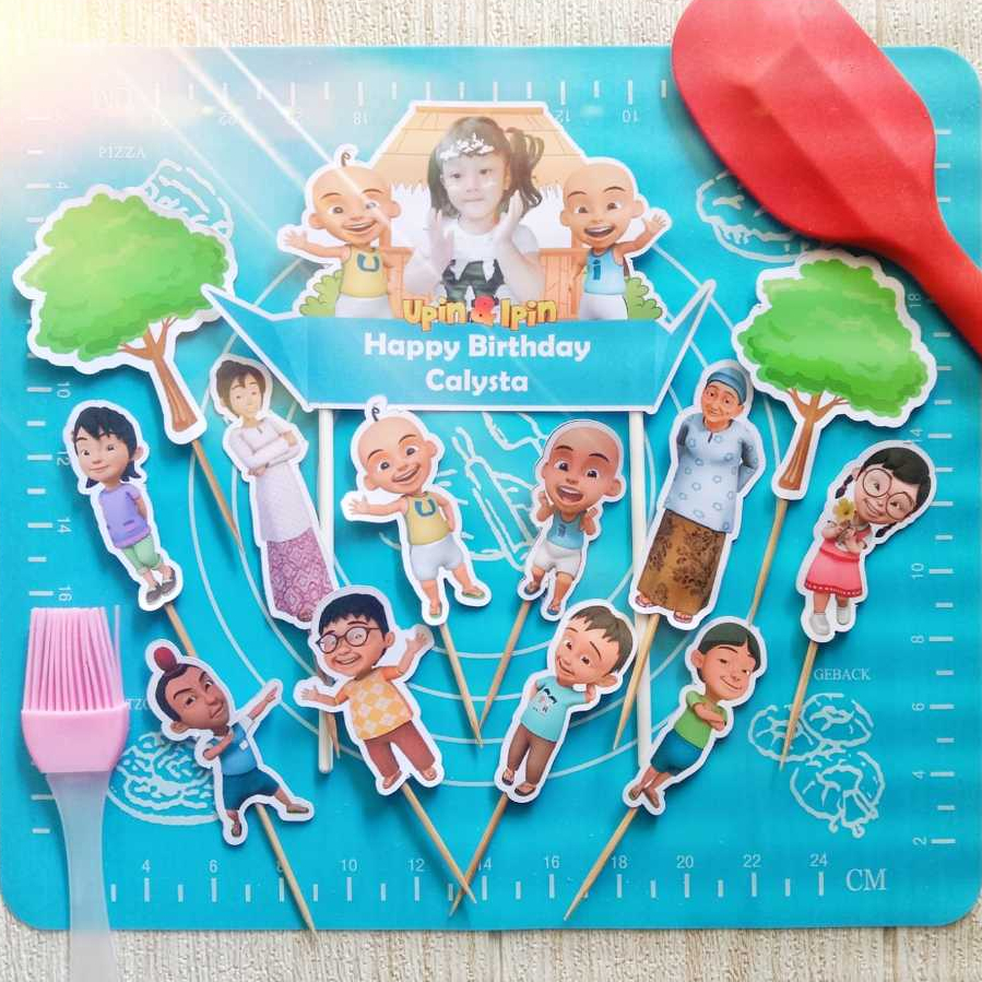 Hiasan Kue Upin Ipin (Bisa Tambah Foto) untuk Topper Cake Ultah / Ulang Tahun Anak Karakter (CUSTOM)