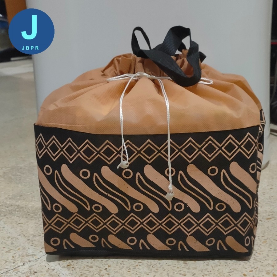 

Goodie bag batik nasi kotak 22 cm murah satuan