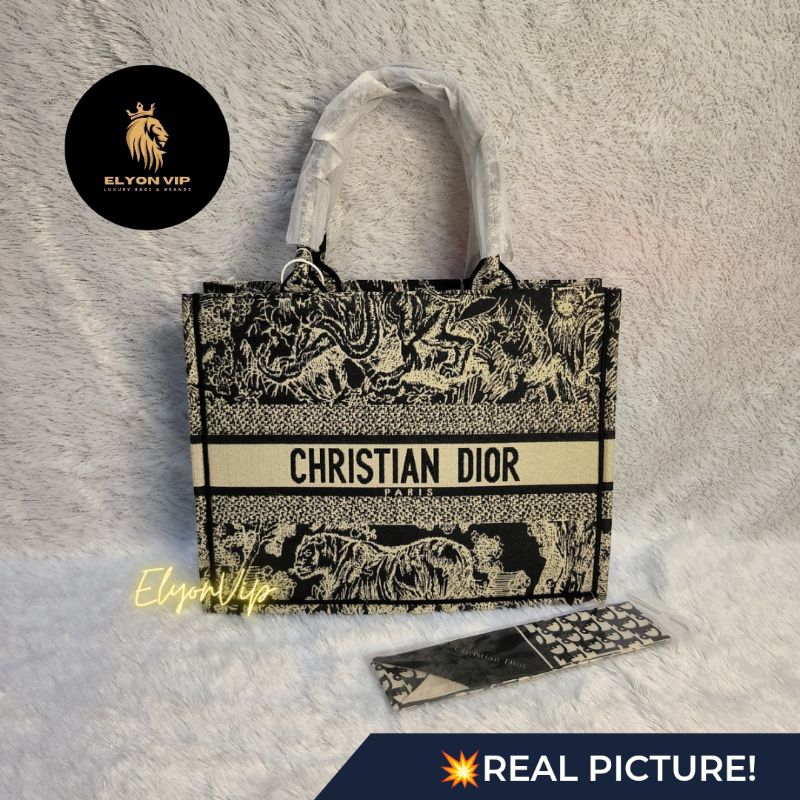 CD DIOR BOOK TOTE TOILE DE JOUY EMBROIDERY
