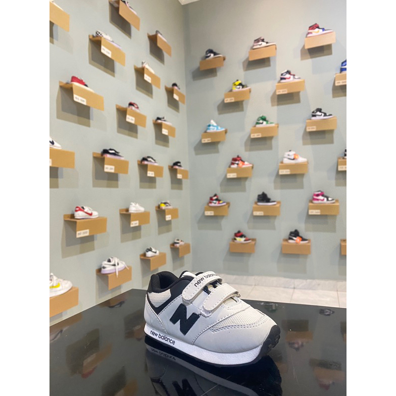 Sepatu Anak New Balance Abu Hitam
