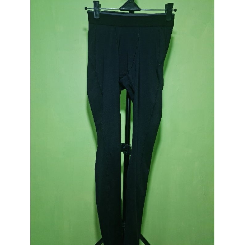 Uniqlo/Airism/Compression Thrift / Original Size S/ PEMAKAIAN KEDUA / BEKAS