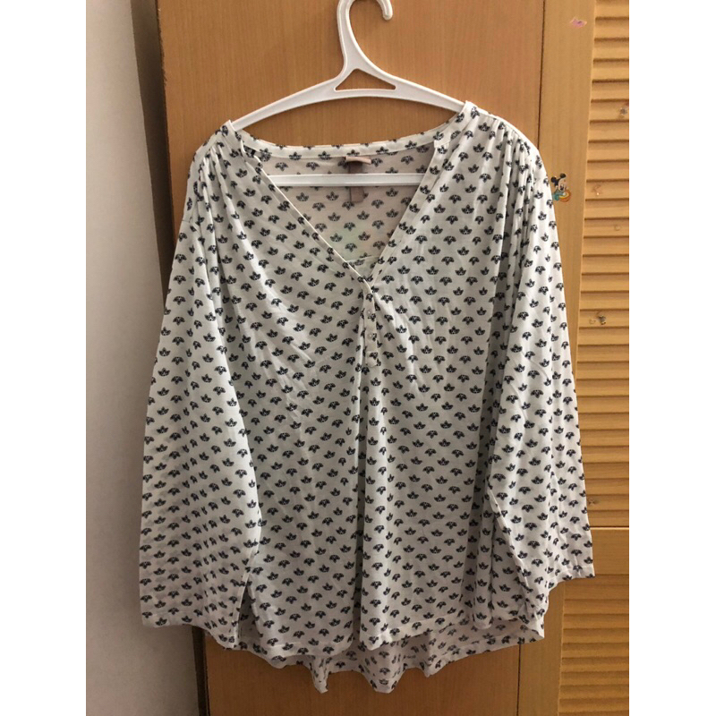 Regular Blouse H&M HM Tangan Panjang Putih Motif Big Size - Preloved