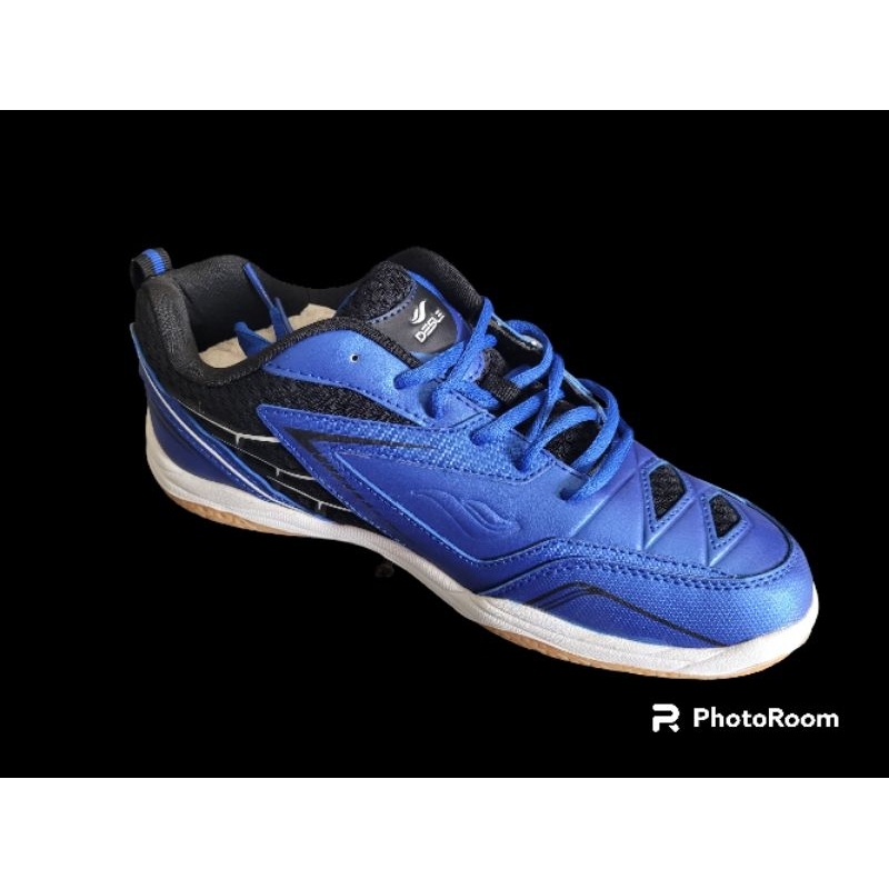 sepatu badminton desle