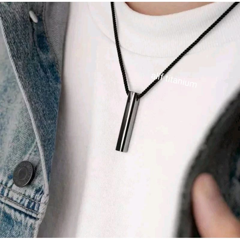 KALUNG TALI HITAM MODEL KOREA LIONTIN BALOK PRIA WANITA