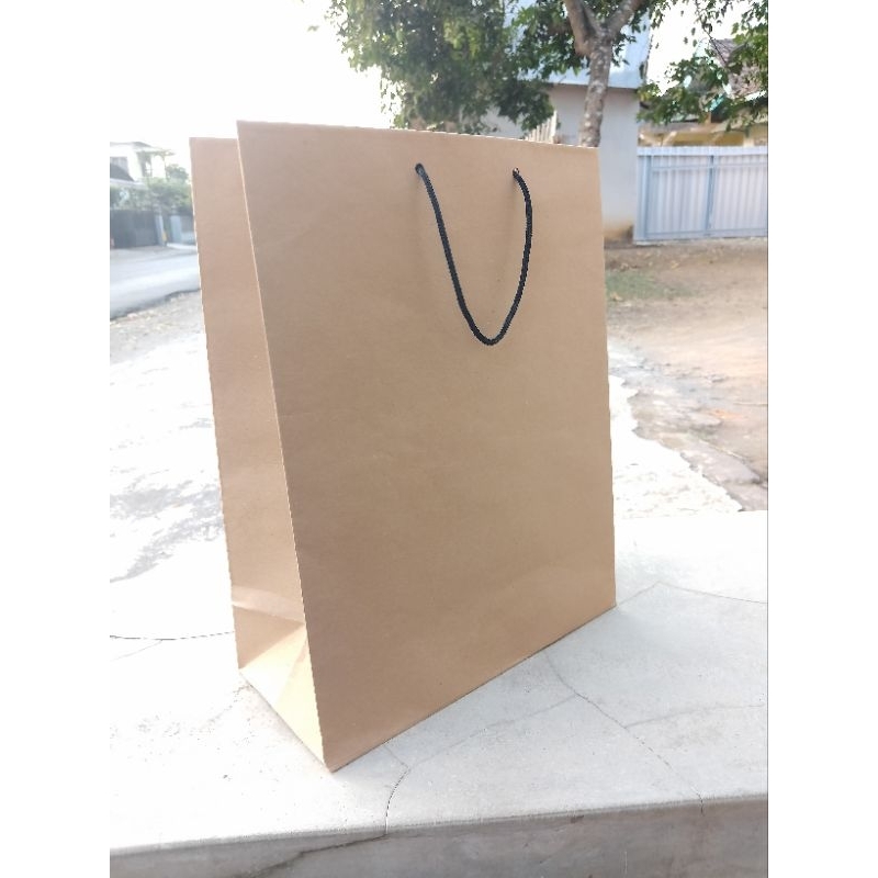 

Paperbag polos coklat ukuran 25x12x32 (paket 12pcs)Paper bag coklat polos |Tas kertas |Tas Kado |Tas souvenir