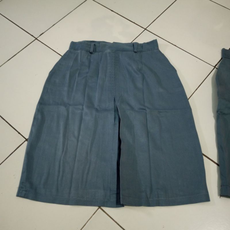 Rok pendek seragam SMA
