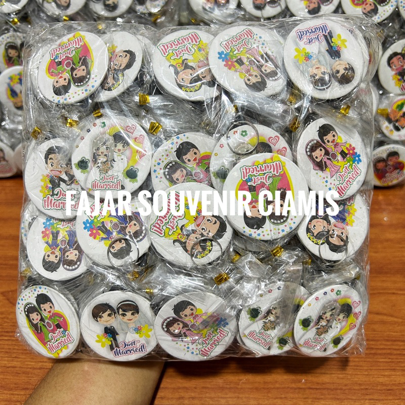 100 pcs Souvenir Pernikahan Gantungan Kunci Pengantin Kaleng sovenir hadiah pernikahan souvenir pern