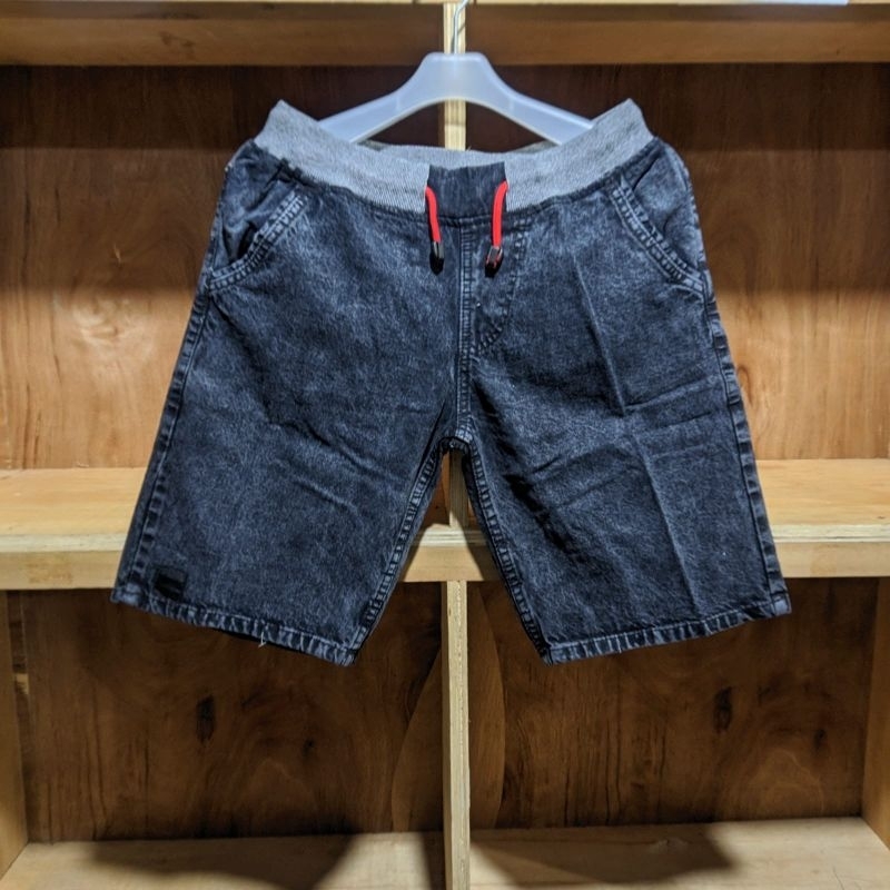 JEANS PENDEK PRIA RIP KARET
